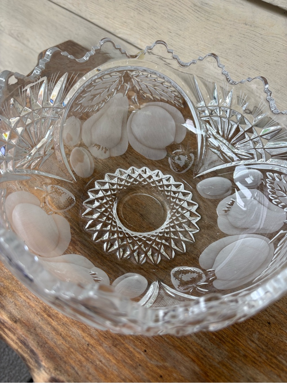 Hofbauer The Byrdes Collection 25% lead crystal bowl with frosted fruit motifs